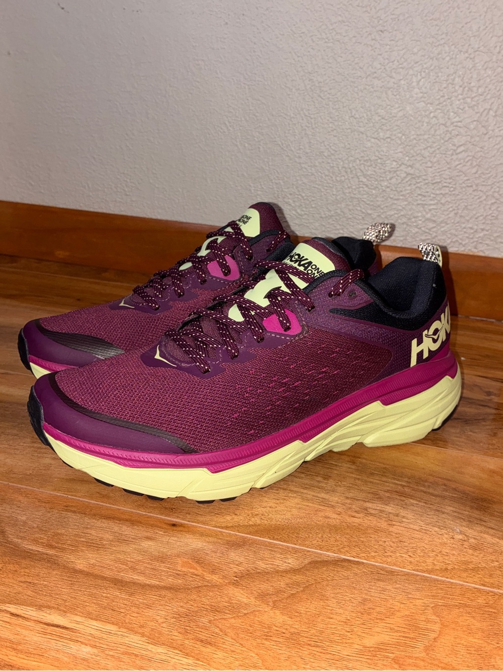 Hoka Women’s Challenger ATR 6 Athletic Running Shoe Sneakers, grape- size 11